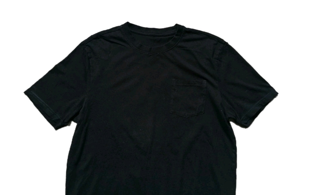 Black t-shirt, medium
