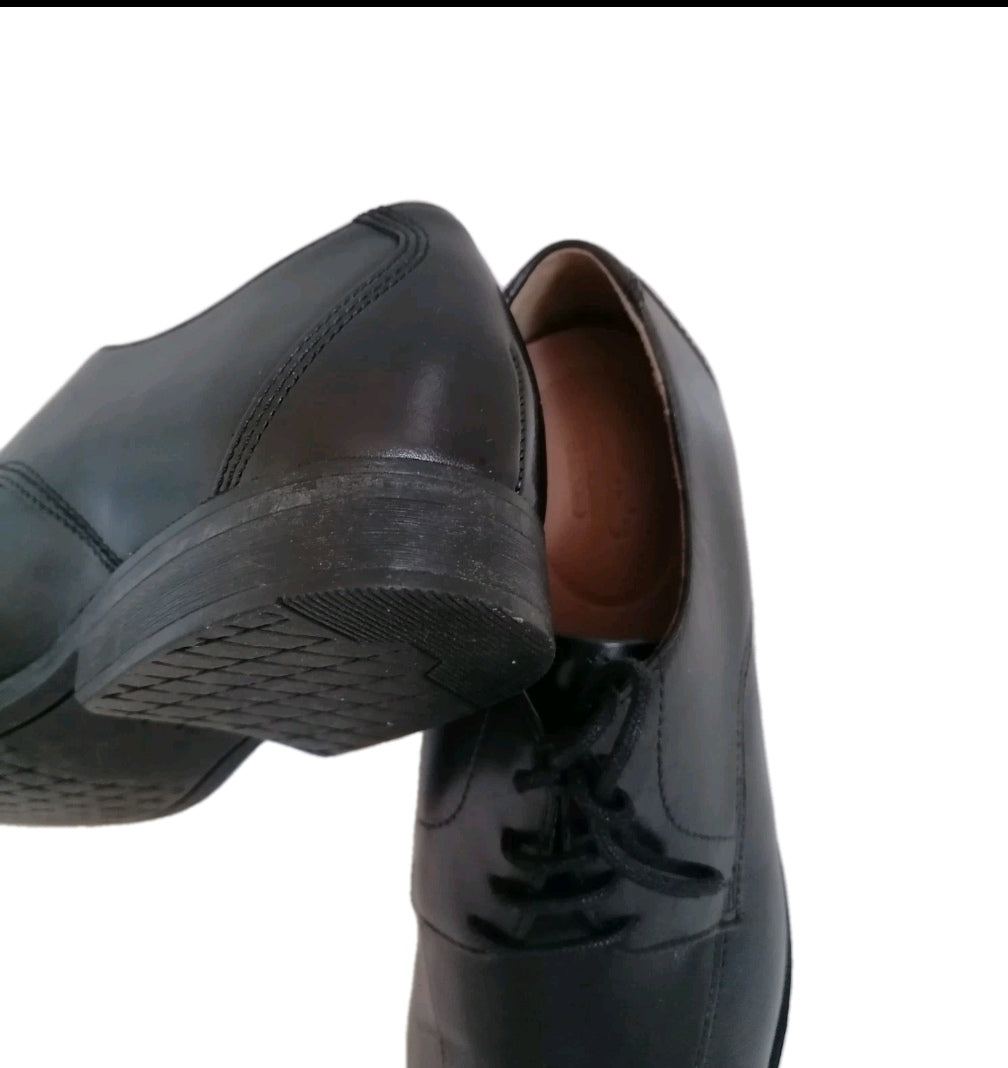 Men Clarks black formal lace up shoe UK 9