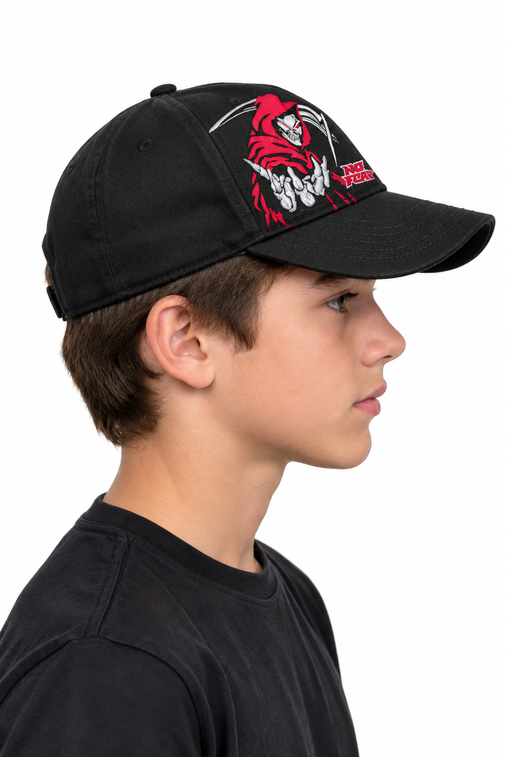 Boy wearing the No Fear cap from the side